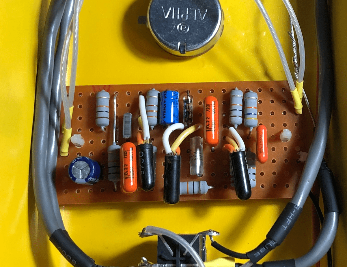 photo of guitar effect circuit with 1w metal oxide resistors photo of guitar effect circuit with 1w metal oxide resistors