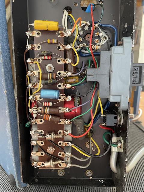 Goldentone Guitar Amp, Model 1774 - gut shot