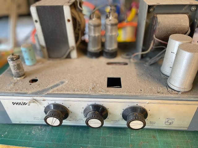 PHILIPS Model EV4437 PA ampifer. Vintage Australian valve amplifier PHILIPS Model EV4437 PA ampifer. Vintage Australian valve amplifier
