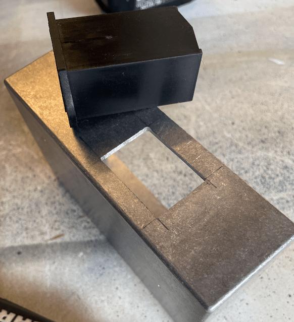 Pedal enclosure - battery cut-out Pedal enclosure - battery cut-out