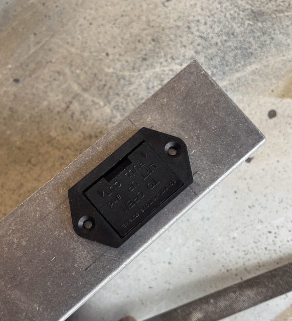 Pedal enclosure - battery cut-out Pedal enclosure - battery cut-out