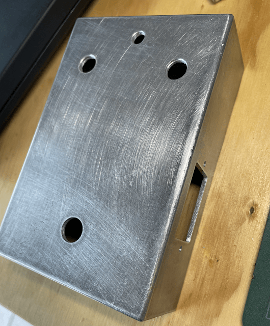 Pedal enclosure - battery cut-out Pedal enclosure - battery cut-out